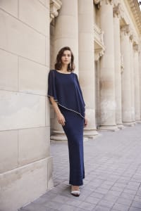 Aleyna — robe longue droite cape mousseline strass fente