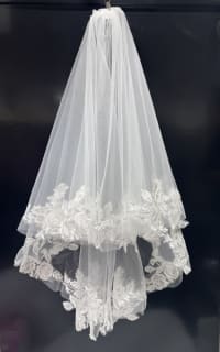 Voile VL4515 - voile court avec rabat et broderie florale
