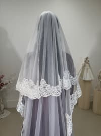 Voile VL5230 long de 3 mètres avec rabat, dentelle et perles en bordures.