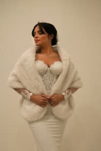 Cape PJ0010 Ivoire fausse fourrure doublure satin