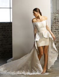 Iris — robe mariée courte et longue épaules dénudées dentelle
