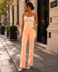 Pantalon Milie structuré coupe près des cuisses