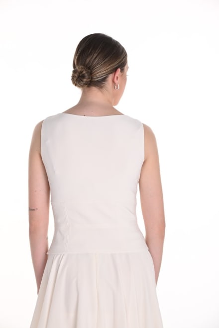 Top Inessa structuré détails fleurs en tissu
