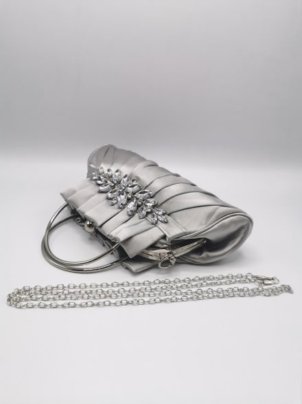 Pochette 9096 satin argent plissé strass fermoir clip