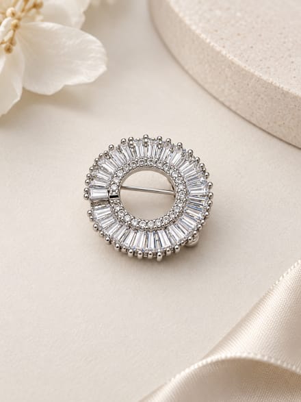 Broche ronde sertie de cristaux – 3 cm