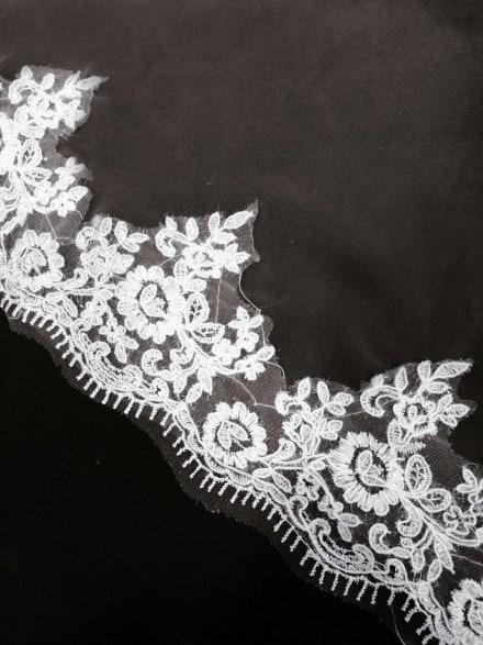 Voile VL3750 long 5 mètres tulle léger bordure dentelle brodée motifs floraux