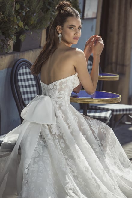 Pamela — robe de mariée longue tulle broderies sequins corset nœud organza perles