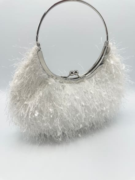 Pochette 4574 rigide armature métallique dorée anse ronde