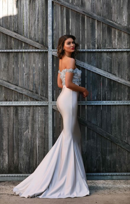 Farah — robe longue fourreau sirène bustier épaules dénudées broderies perles