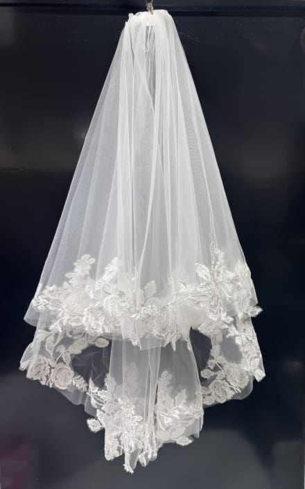 Voile VL4515 - voile court avec rabat et broderie florale