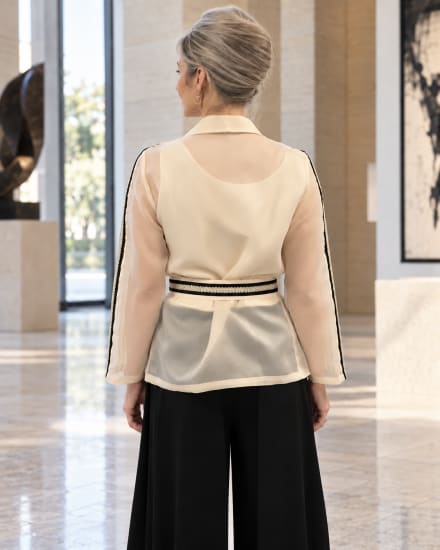 Veste fluide en organza – col cascade et ceinture contrastée_new
