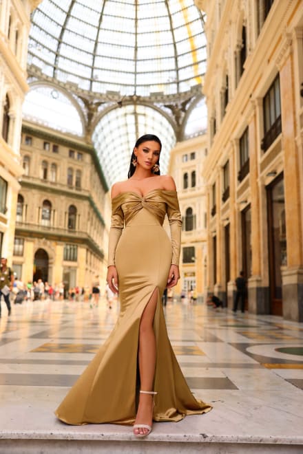 Olivia — robe longue sirène satin doré drapé croisé épaules dénudées