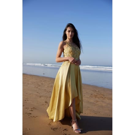 Sia — robe asymétrique bustier perles satin plis