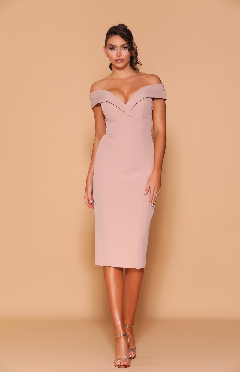 Janig — robe cocktail courte forme fourreau épaules dénudées décolleté bardot