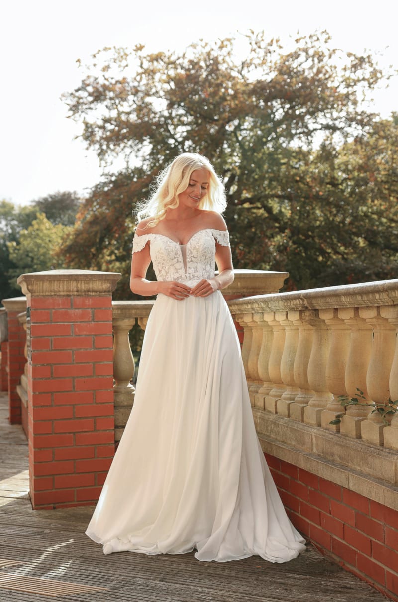 Angelica robe longue bustier dentelle perles mousseline