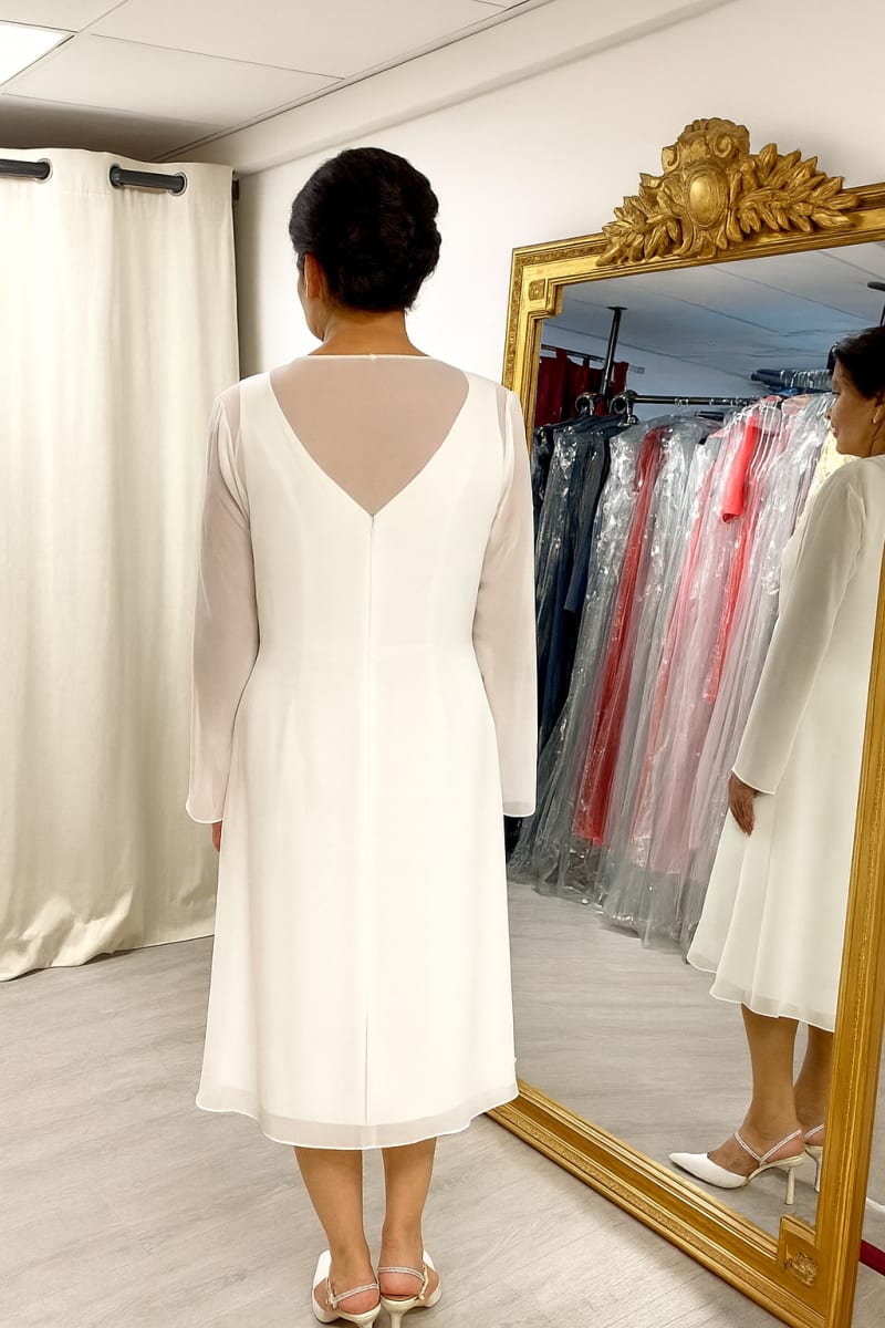 Laelia — ensemble robe satin décolleté cœur pierres manteau mousseline