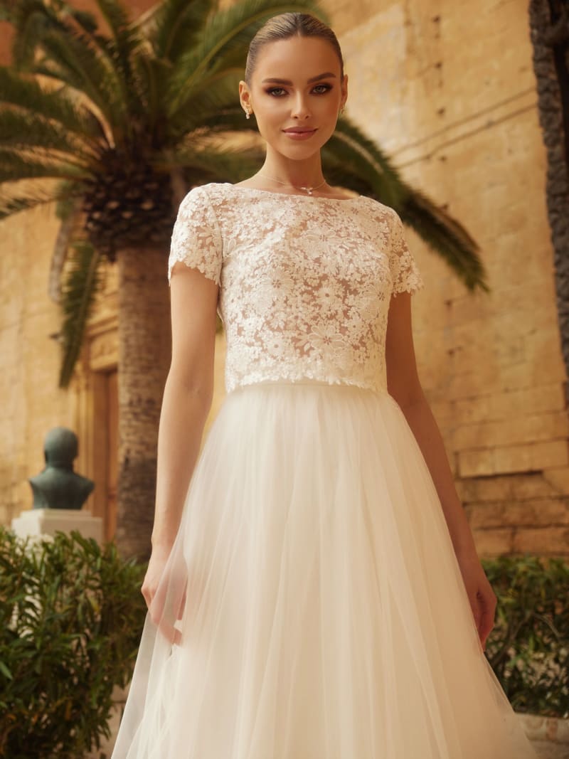 Top E421 dentelle manches courtes dos nu