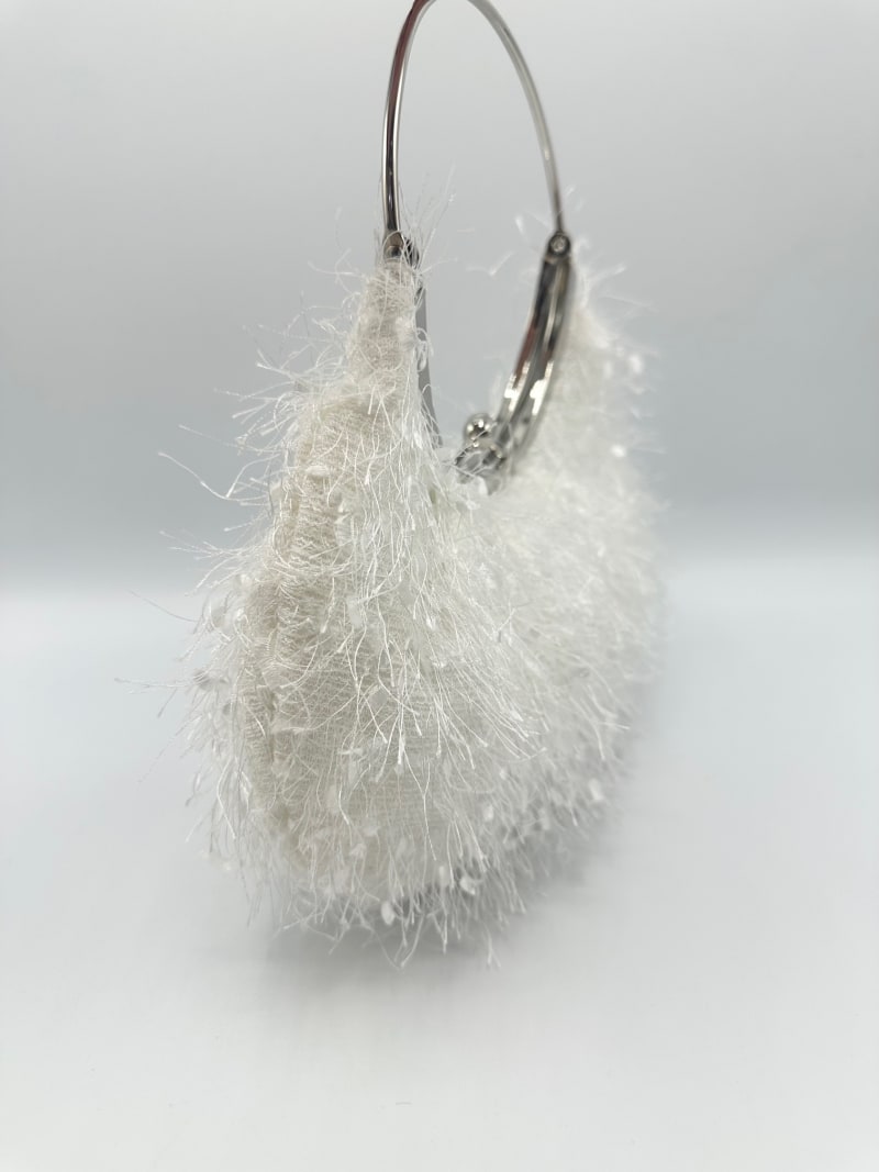 Pochette 4574 rigide armature métallique dorée anse ronde