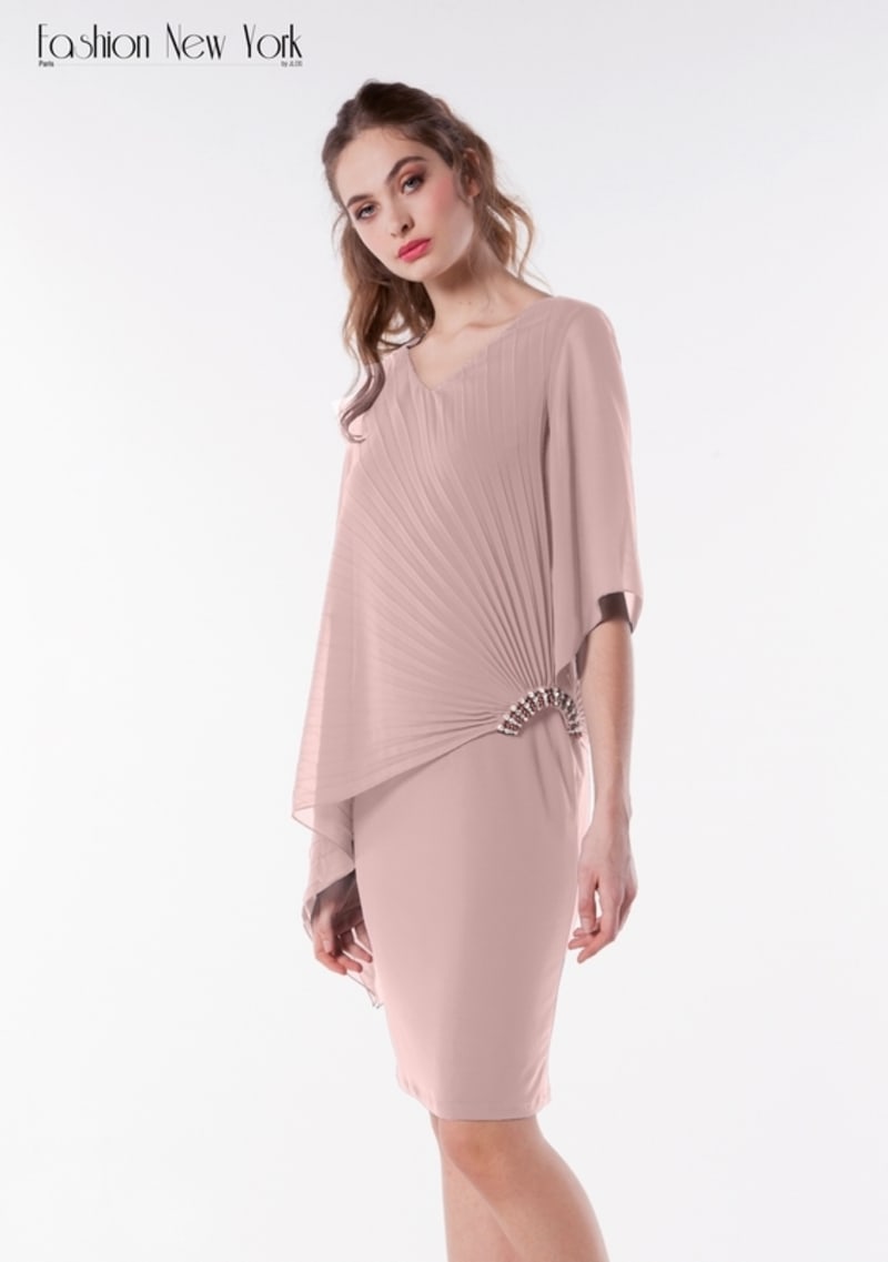 Catherine — robe courte cocktail manches drapée perles décolleté V cape