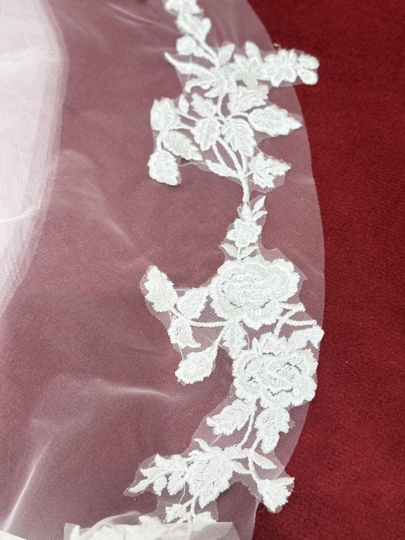 Voile VL4530 long 3 mètres tulle léger broderie florale relief fixation peigne