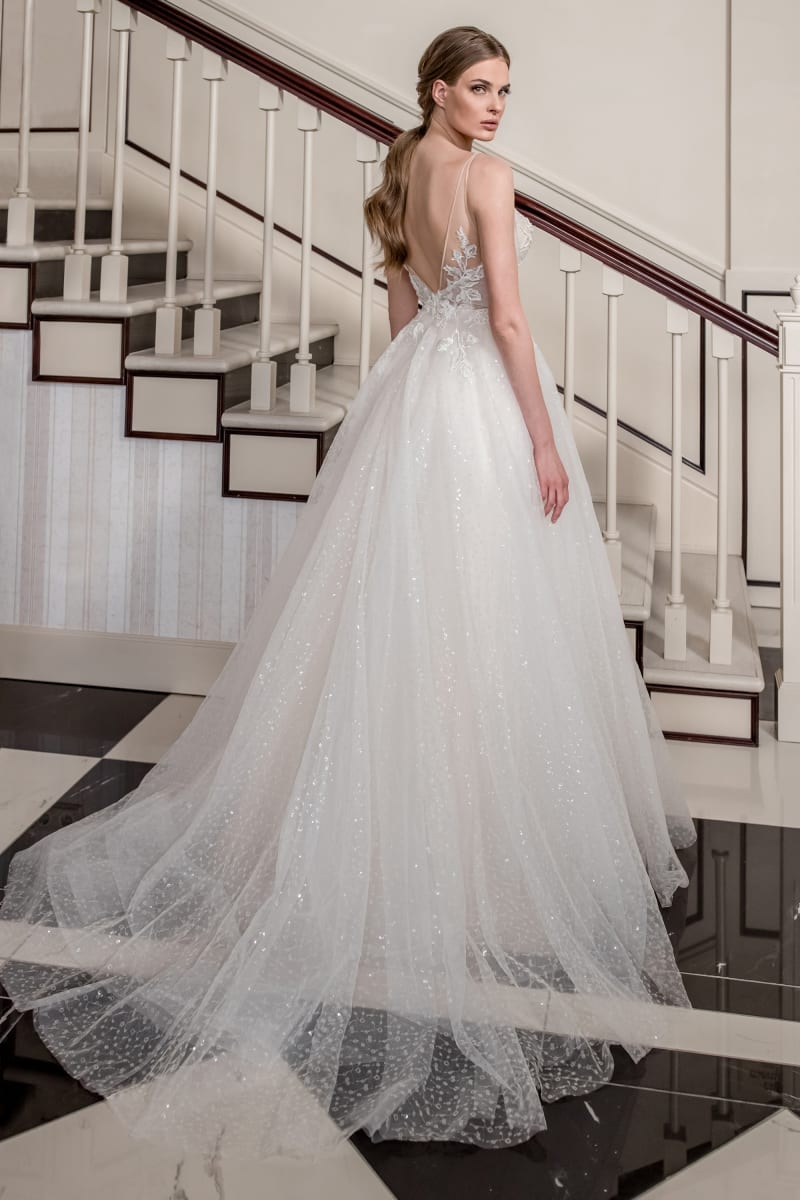 Rubi — robe de mariée longue évasée tulle dentelle broderies paillettes traine