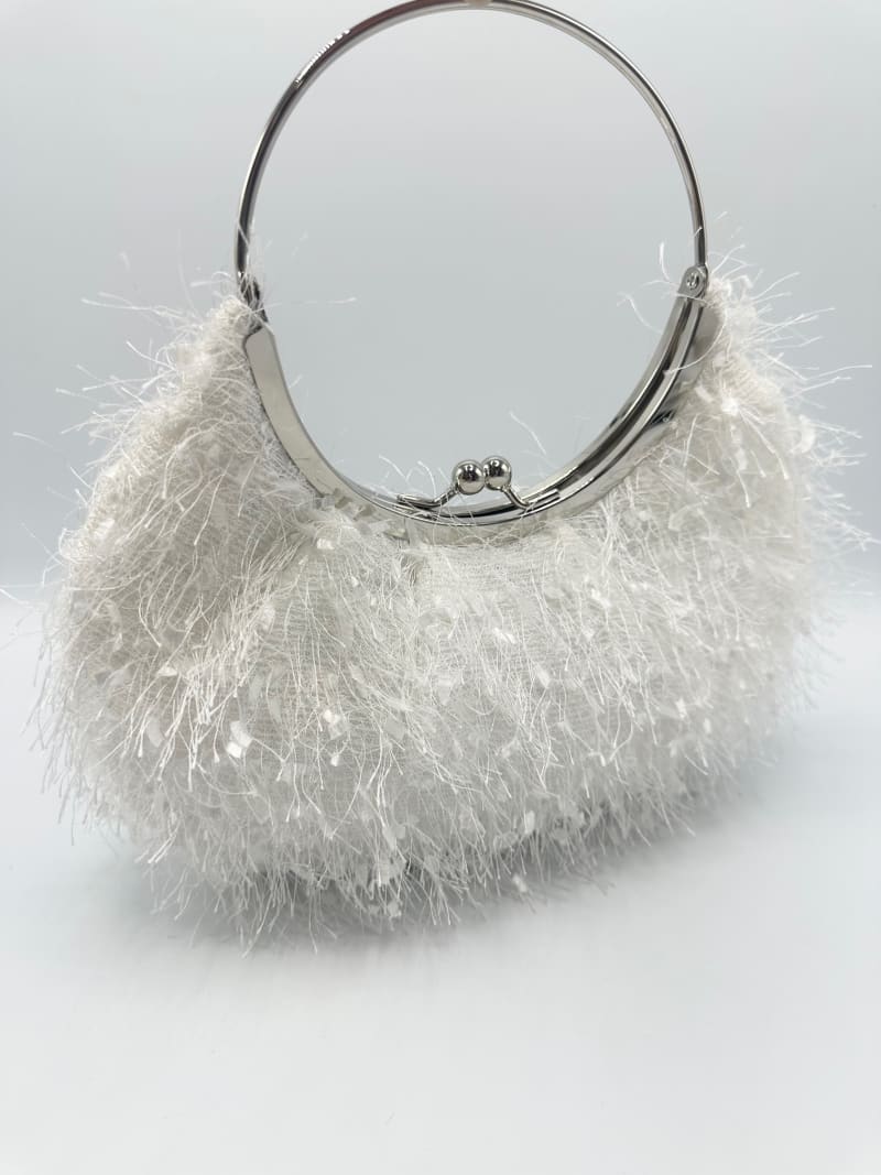 Pochette 4574 rigide armature métallique dorée anse ronde