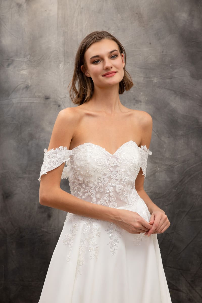 Clorina — robe de mariée bustier cœur manches tombantes broderies perlées