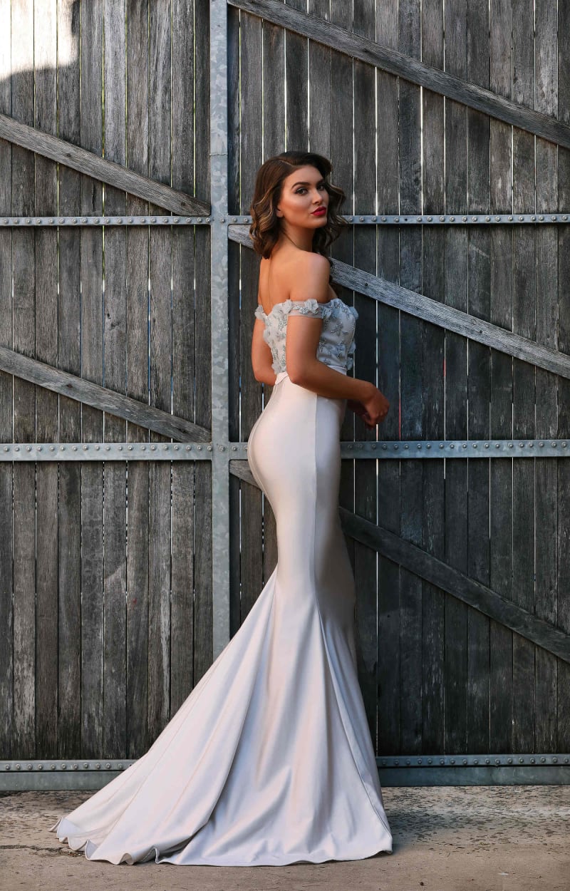 Farah — robe longue fourreau sirène bustier épaules dénudées broderies perles