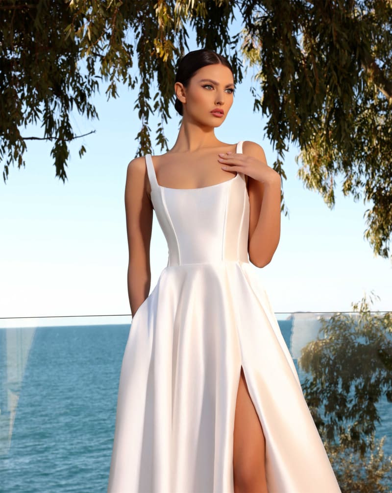 Ava — robe longue décolleté carré corset jupe évasée fendue