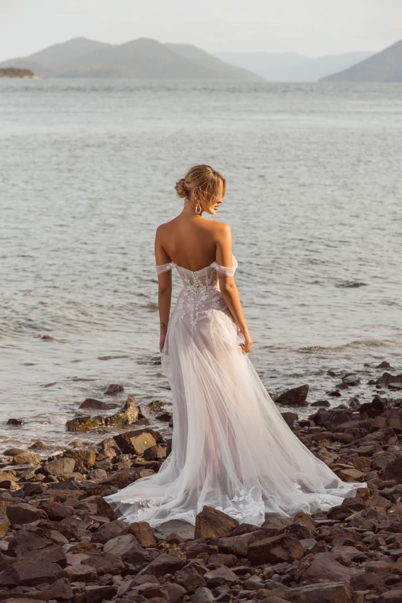 Jaylin — robe longue bustier armatures plissés tulles broderies sequins