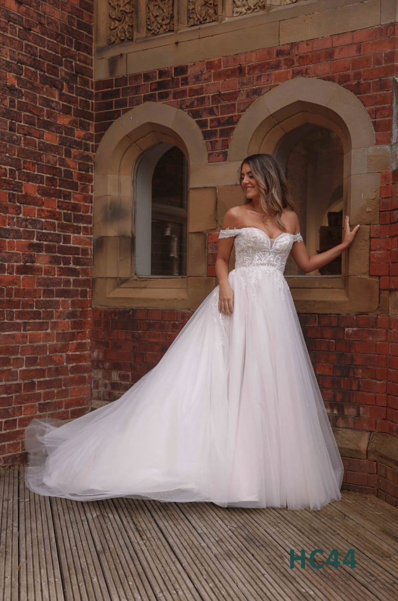 Rosalia — robe longue bustier coeur dentelle perles sequins traine