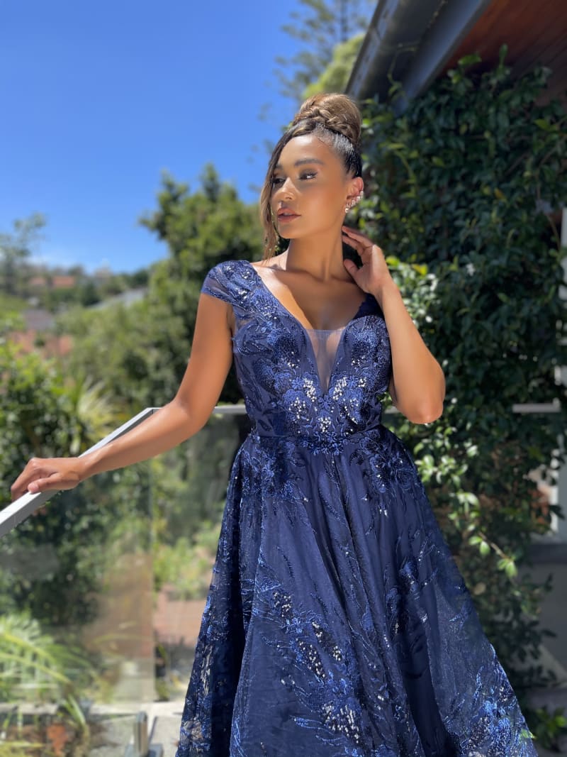 Mélia — robe 3/4 évasée dentelle sequins tulle décolleté V