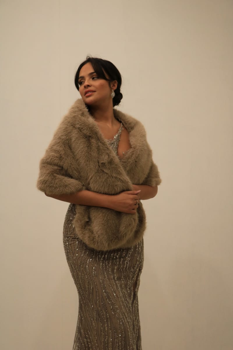 Cape PJ0010 Taupe fausse fourrure doublure satin