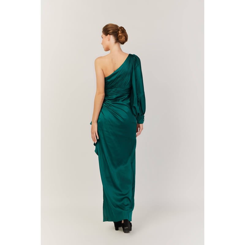 Penelope — robe longue satin fluide décolleté asymétrique manche longue