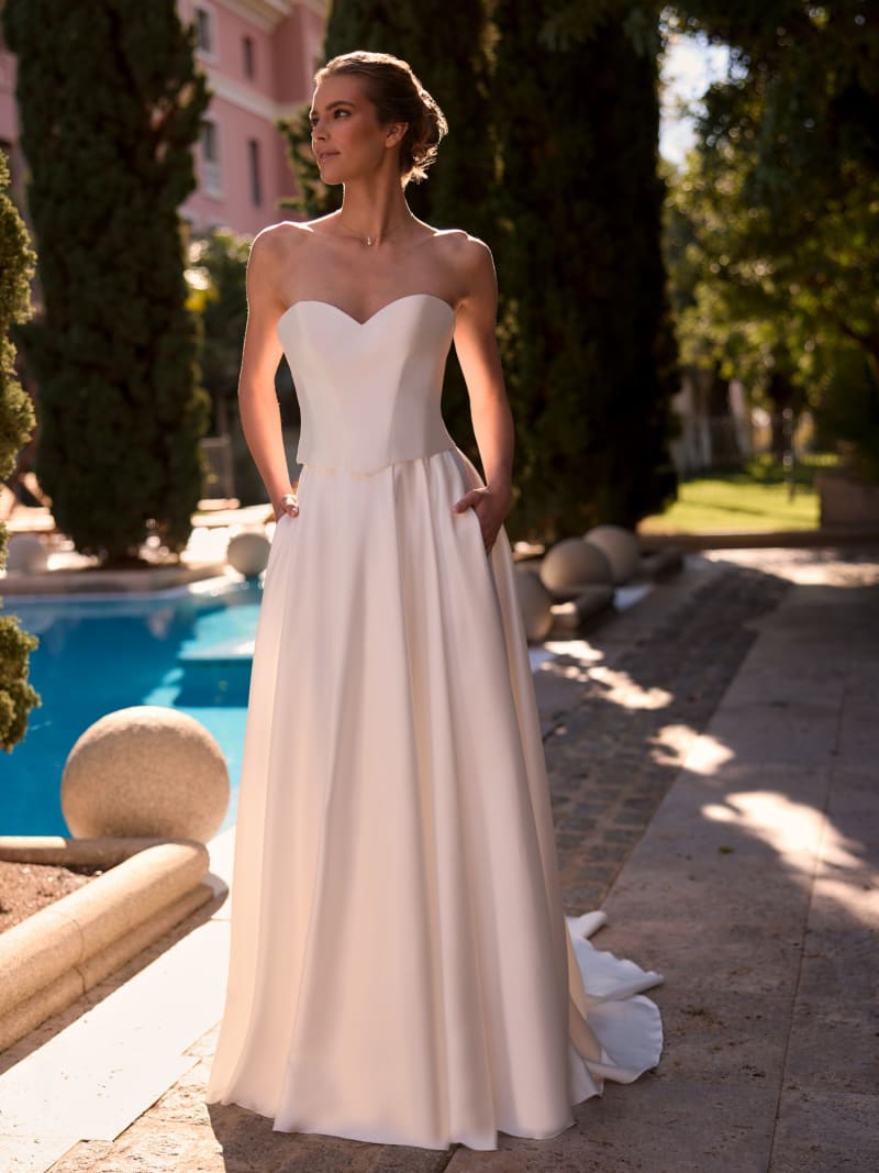Bustier E540 - bustier en satin coupe coeur et basque en pointe