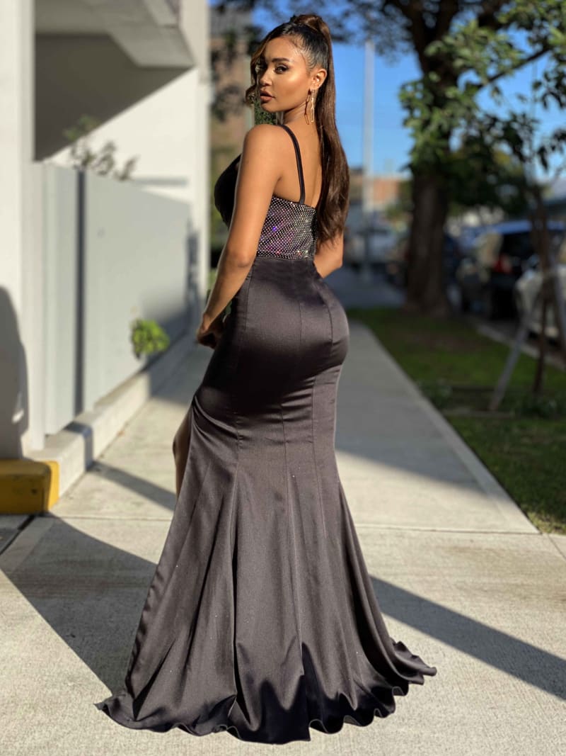 Carmen — robe longue fourreau bustier strass satinée
