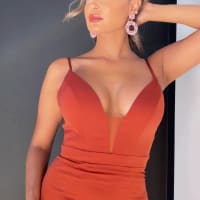 Elliana — robe longue fourreau décolleté V dos échancré