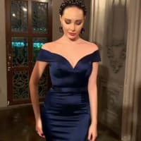 Zineb — robe longue fourreau décolleté bardot épaules dénudées satin stretch