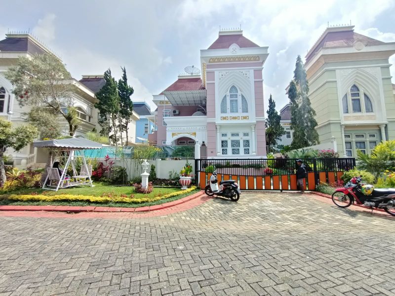 Villa Victorian Pink Kota Bunga