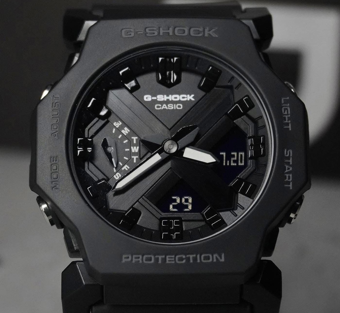 Reloj G-SHOCK GA 2300 vista 3