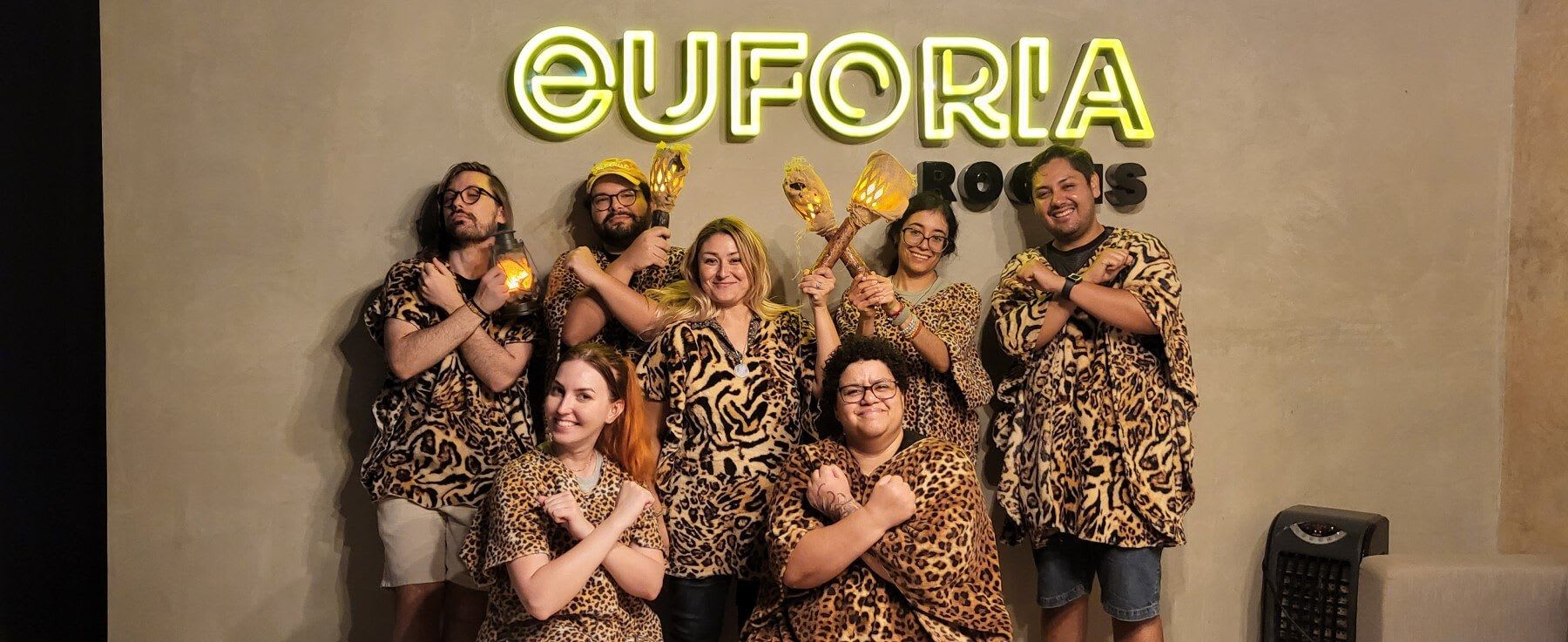 A group of X-Teamers in front of the "euforia" escape room