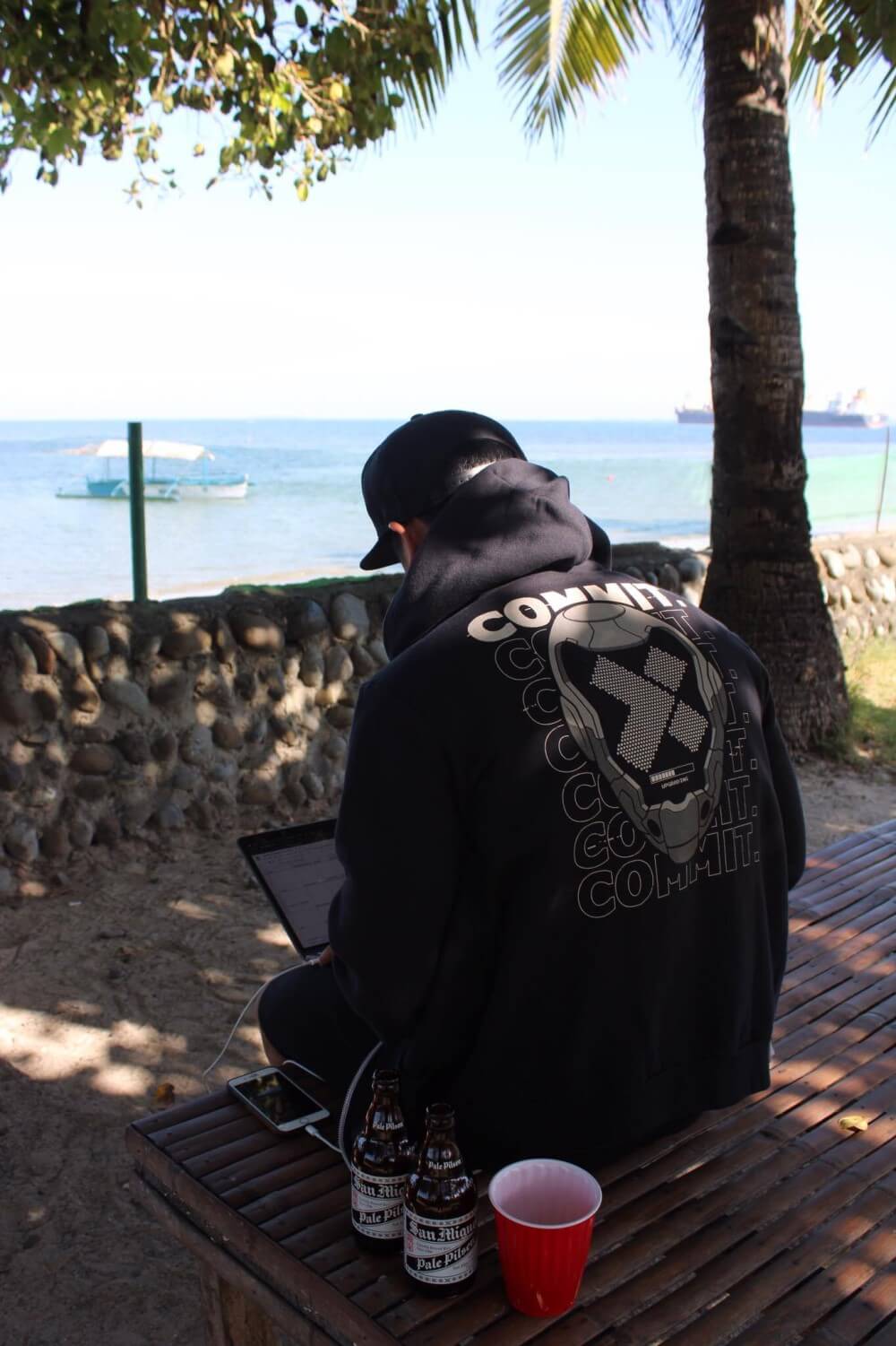 11 Mobile Office Essentials for Traveling Remote Workers