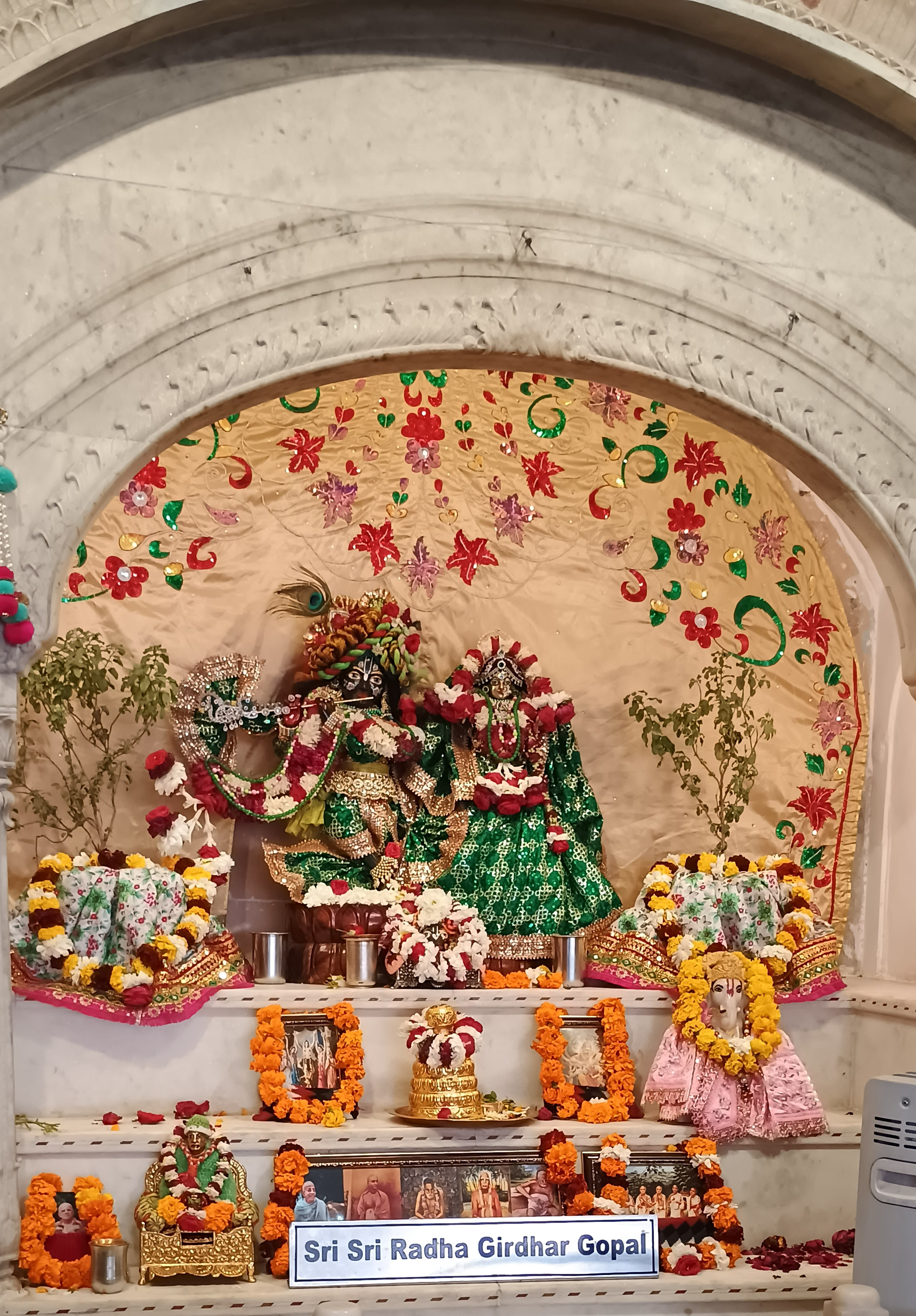 A visit to iskcon delhi chandani chowk narrow street where Meera ma lived with her Girdhari gopal