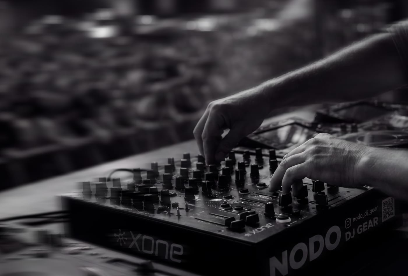 Montaje de equipo DJ en festival — servicio de backliners y técnicos profesionales, Nodo DJ Gear Monterrey