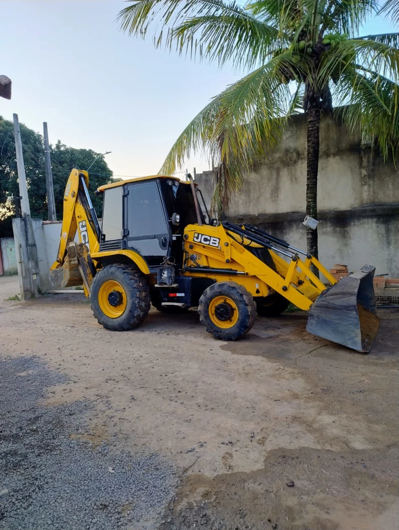 Foto de JCB 3CX 2021 - Usada à venda Vitória ES | Tião Máquinas
