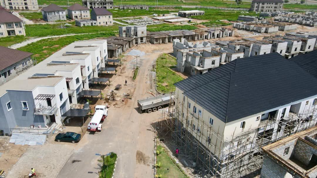 Aviation City, Airport Road
