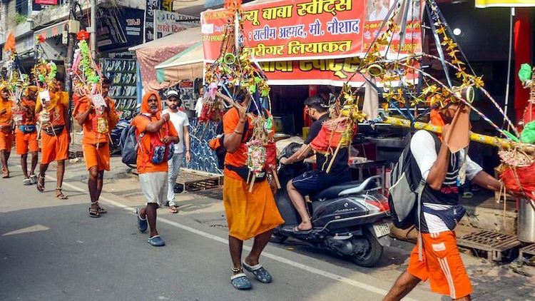 ভারতে কাঁওয়ার যাত্রায় ধর্ম পরিচয় যাচাই করতে মুসলিম কর্মচারীর প্যান্ট খুলে দেখার অভিযোগ