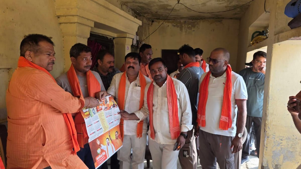 भनवापुर मंडल में विभिन्न बूथों पर लोगों से संवाद