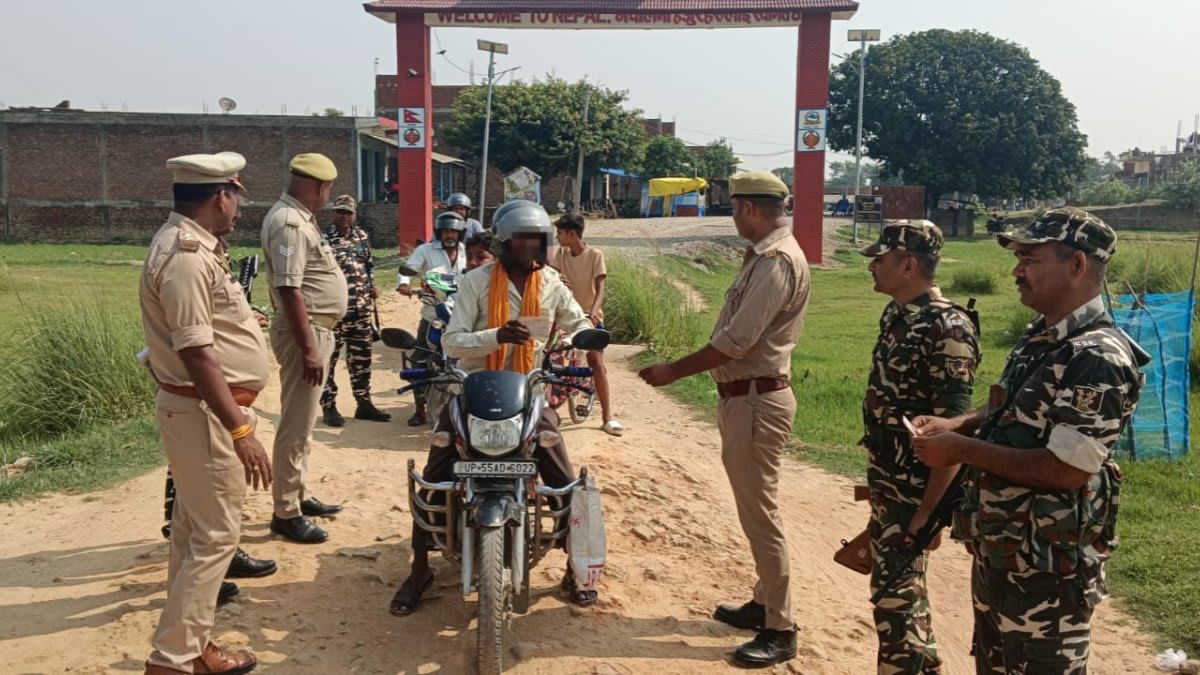 इंडो-नेपाल बॉर्डर पर बढ़ी चौकसी, भगवानपुर सीमा पर पुलिस-SSB की पैदल गश्त और सघन चेकिंग