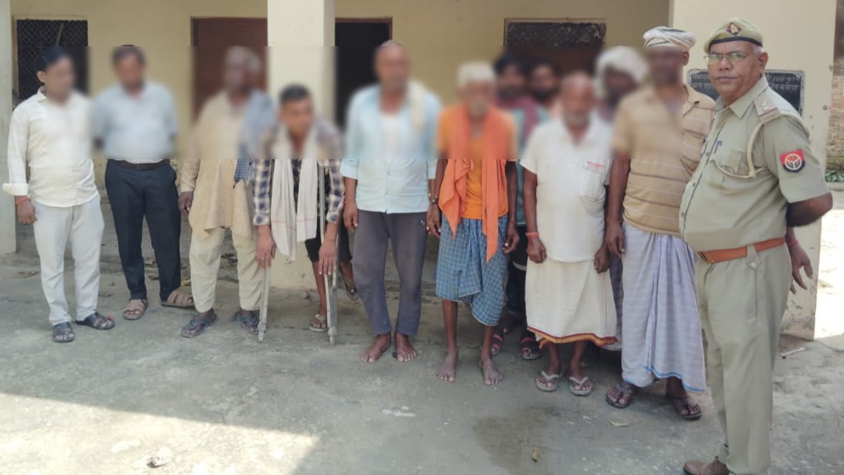  वरिष्ठ नागरिकों से जाना हालचाल, साइबर अपराध से बचाव के दिए टिप्स